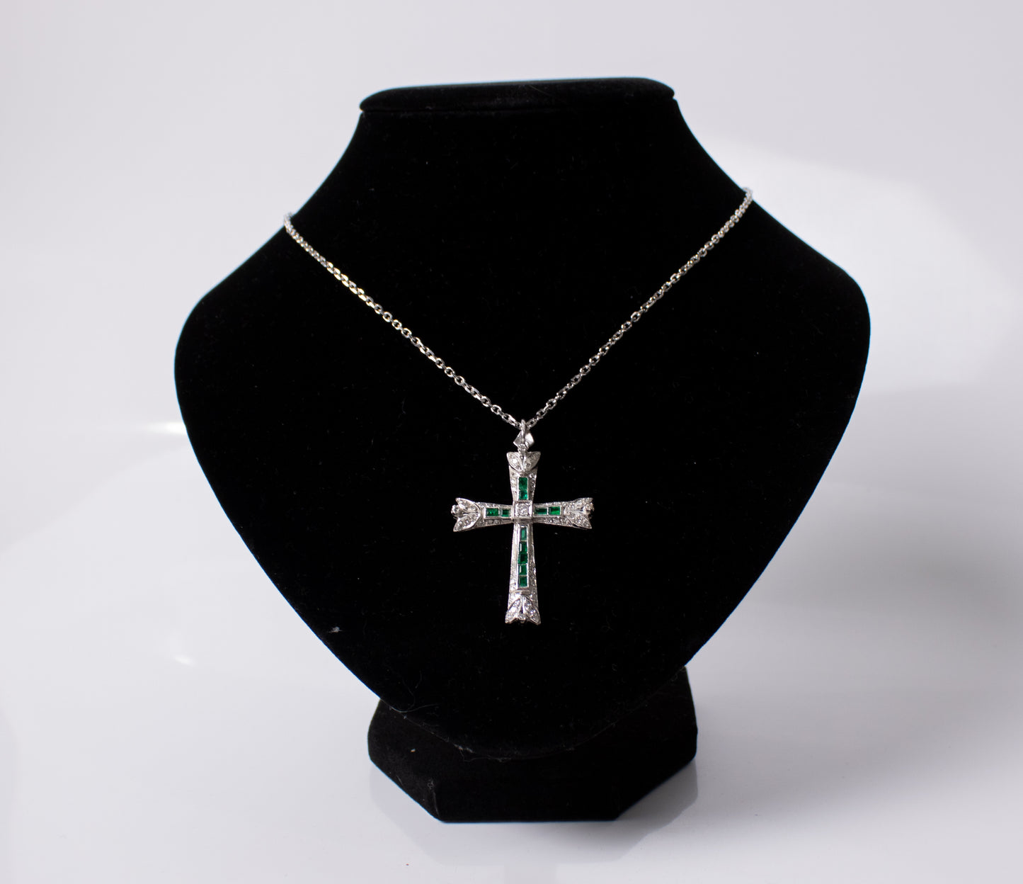 Crucifijo Esmeraldas y Diamantes
