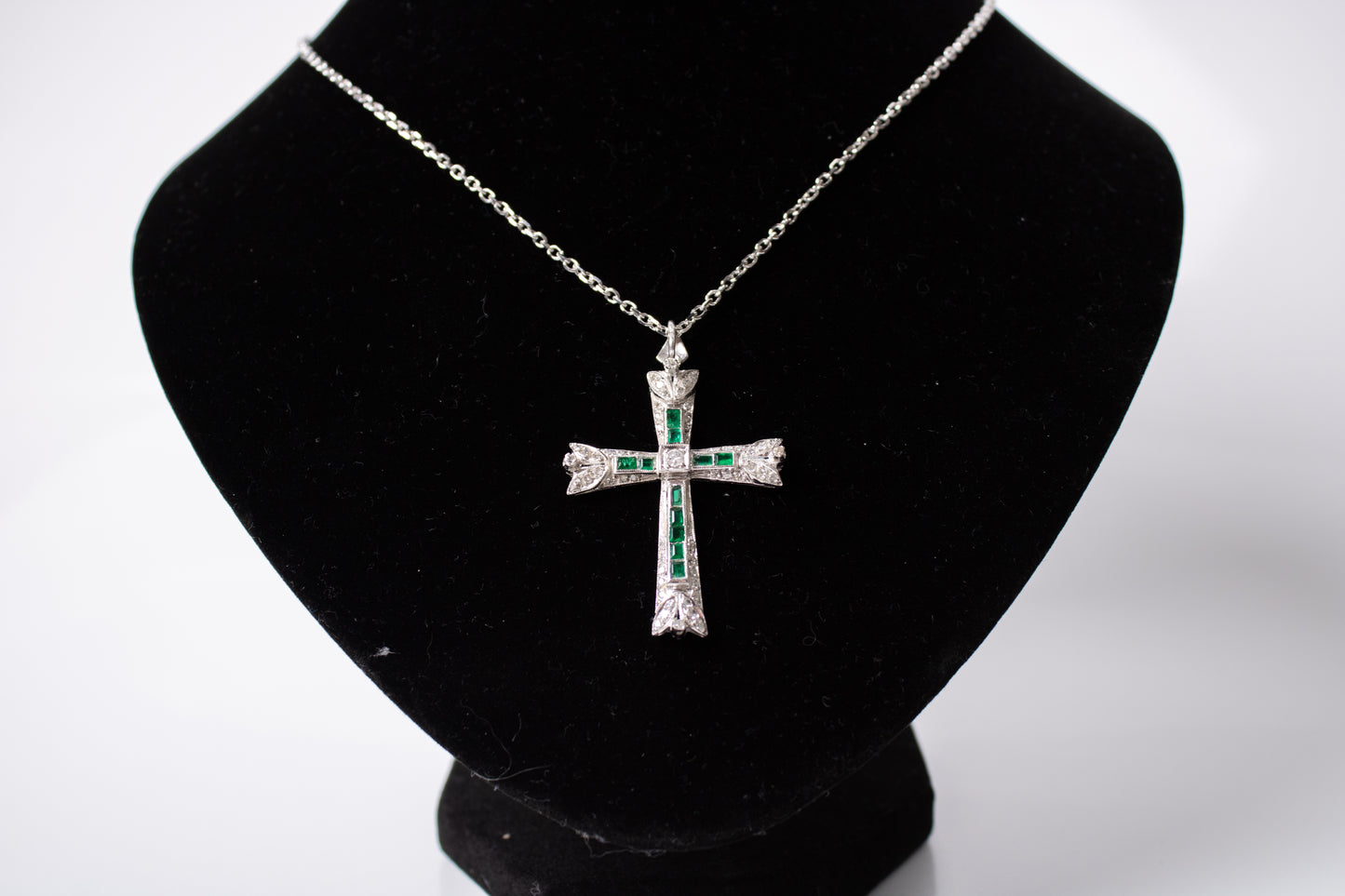 Crucifijo Esmeraldas y Diamantes