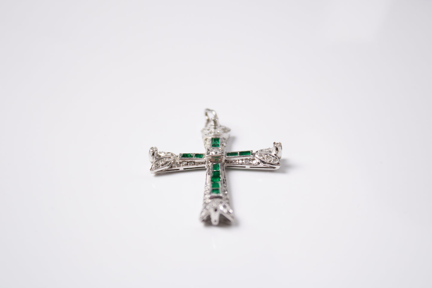 Crucifijo Esmeraldas y Diamantes